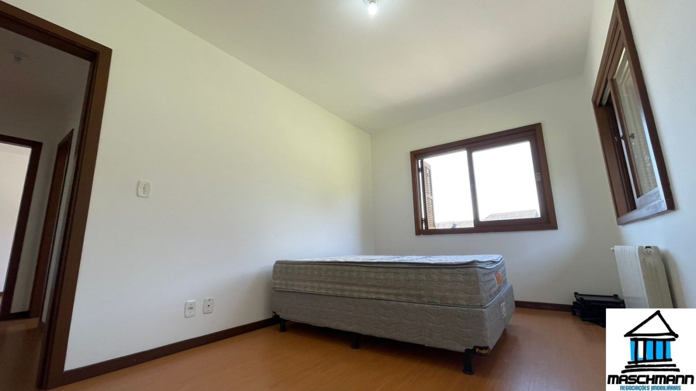 Apartamento amplo e mobiiado de 3 dormitórios com suíte à venda em Canela, RS