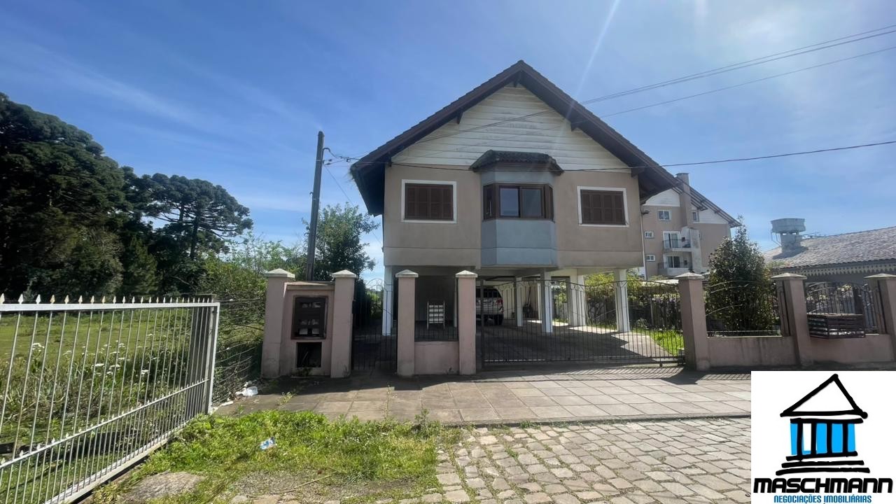Apartamento amplo e mobiiado de 3 dormitórios com suíte à venda em Canela, RS