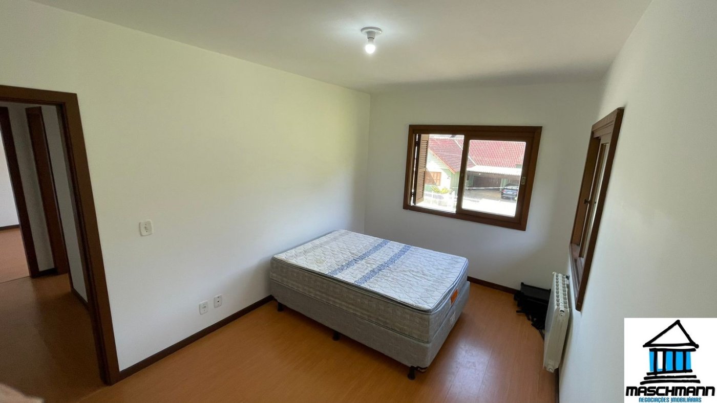 Apartamento amplo e mobiiado de 3 dormitórios com suíte à venda em Canela, RS