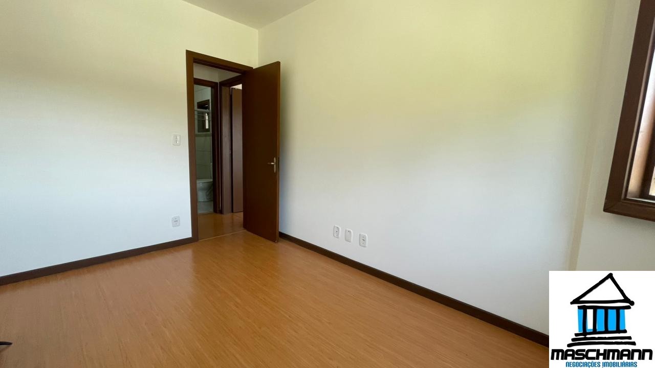 Apartamento amplo e mobiiado de 3 dormitórios com suíte à venda em Canela, RS
