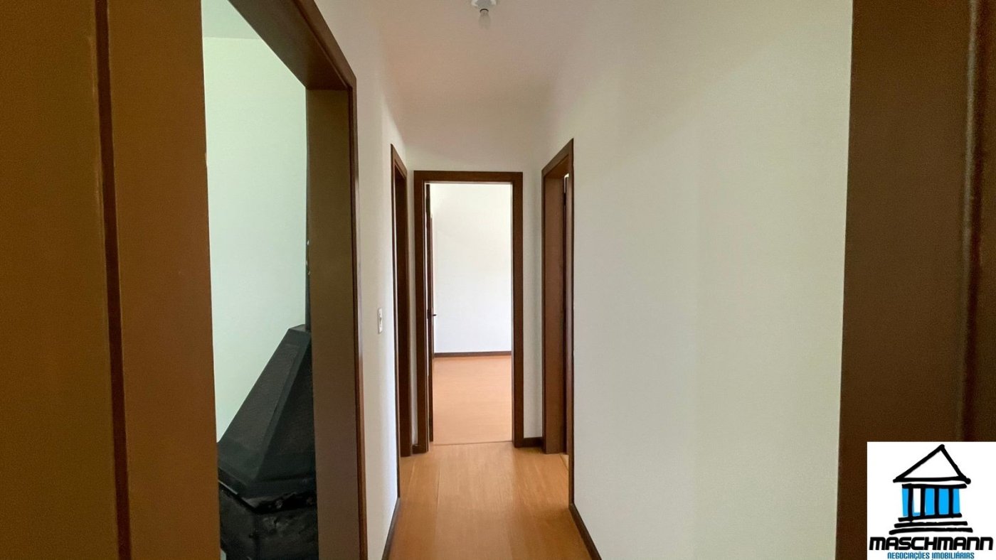 Apartamento amplo e mobiiado de 3 dormitórios com suíte à venda em Canela, RS