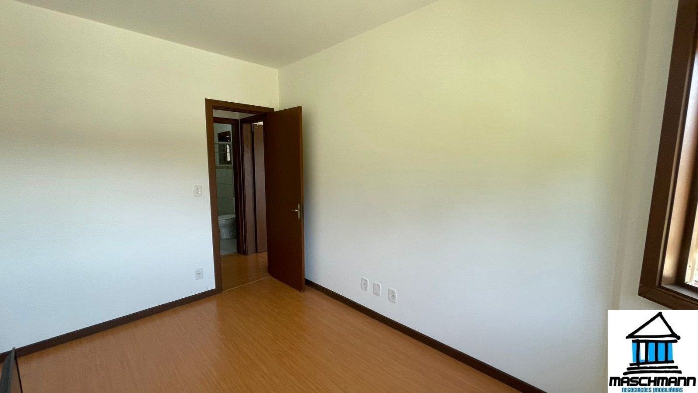Apartamento amplo e mobiiado de 3 dormitórios com suíte à venda em Canela, RS