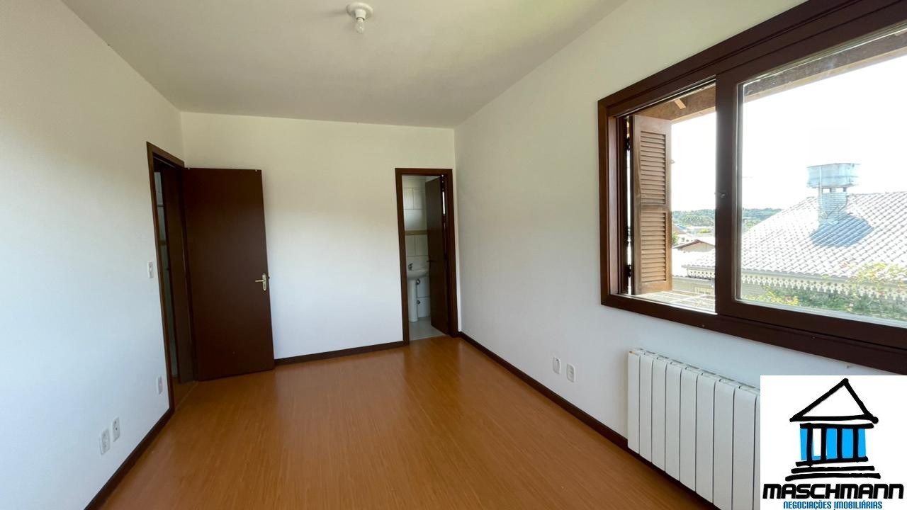 Apartamento amplo e mobiiado de 3 dormitórios com suíte à venda em Canela, RS
