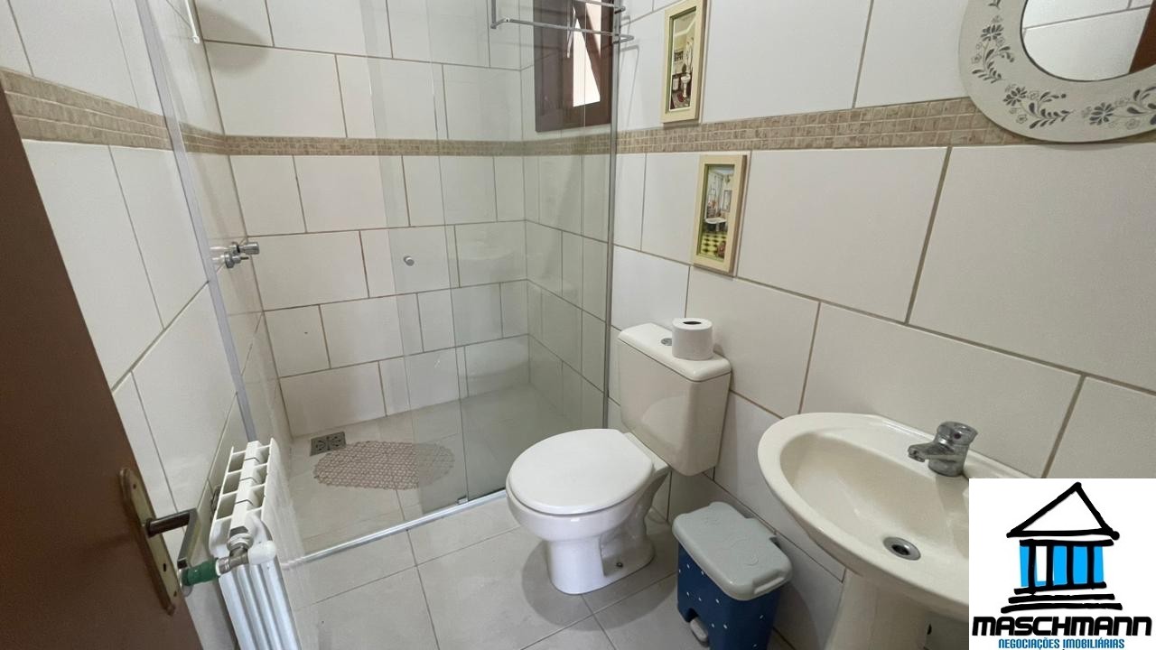 Apartamento amplo e mobiiado de 3 dormitórios com suíte à venda em Canela, RS