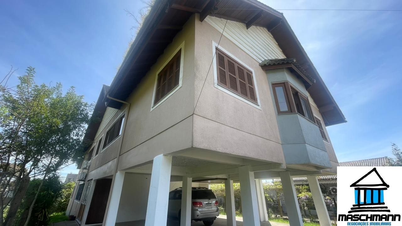 Apartamento amplo e mobiiado de 3 dormitórios com suíte à venda em Canela, RS