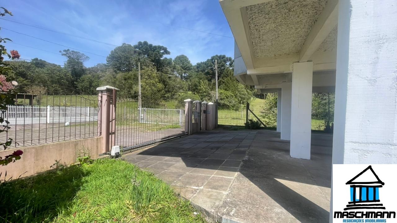 Apartamento amplo e mobiiado de 3 dormitórios com suíte à venda em Canela, RS