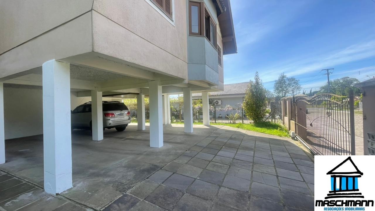 Apartamento amplo e mobiiado de 3 dormitórios com suíte à venda em Canela, RS