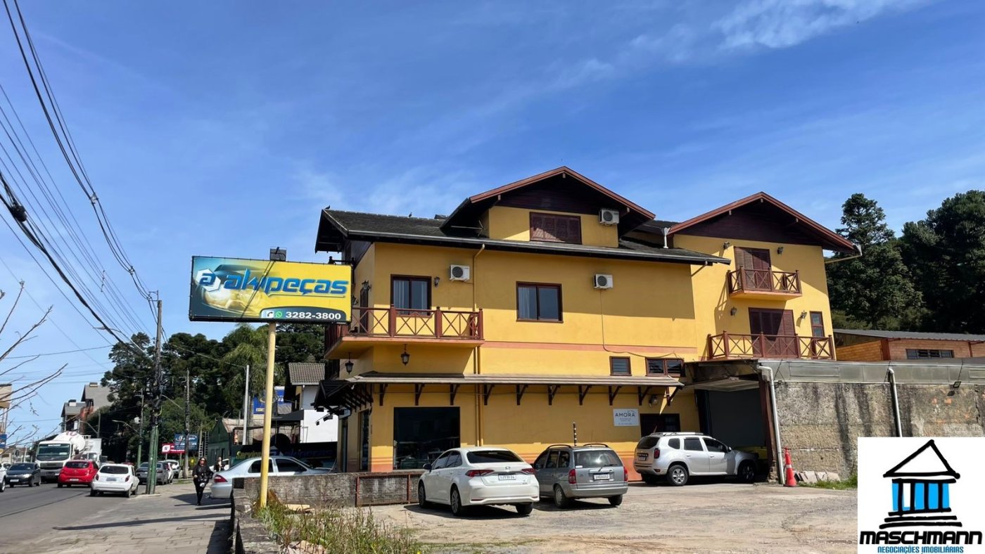 Apartamento amplo e mobiiado de 3 dormitórios com suíte à venda em Canela, RS