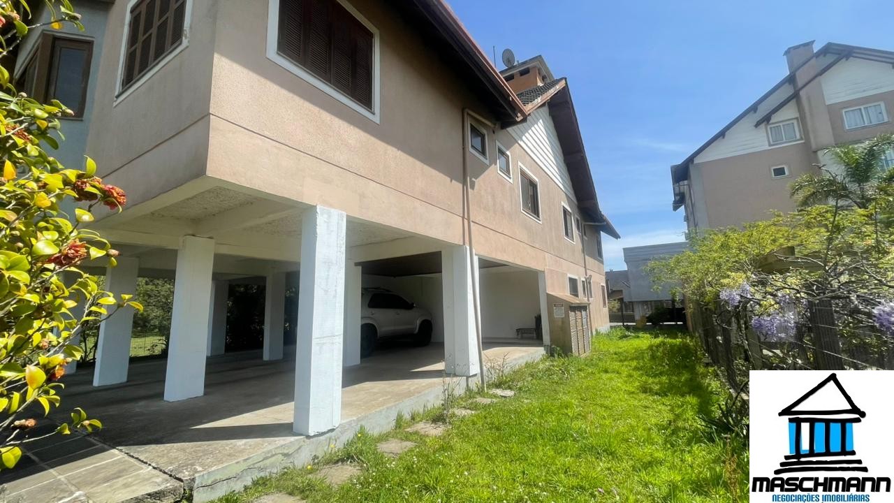 Apartamento amplo e mobiiado de 3 dormitórios com suíte à venda em Canela, RS