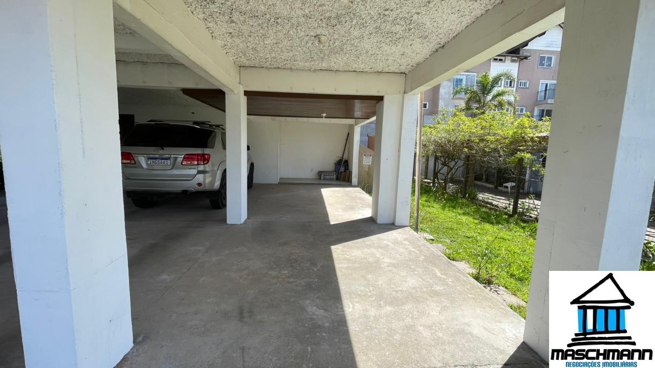 Apartamento amplo e mobiiado de 3 dormitórios com suíte à venda em Canela, RS