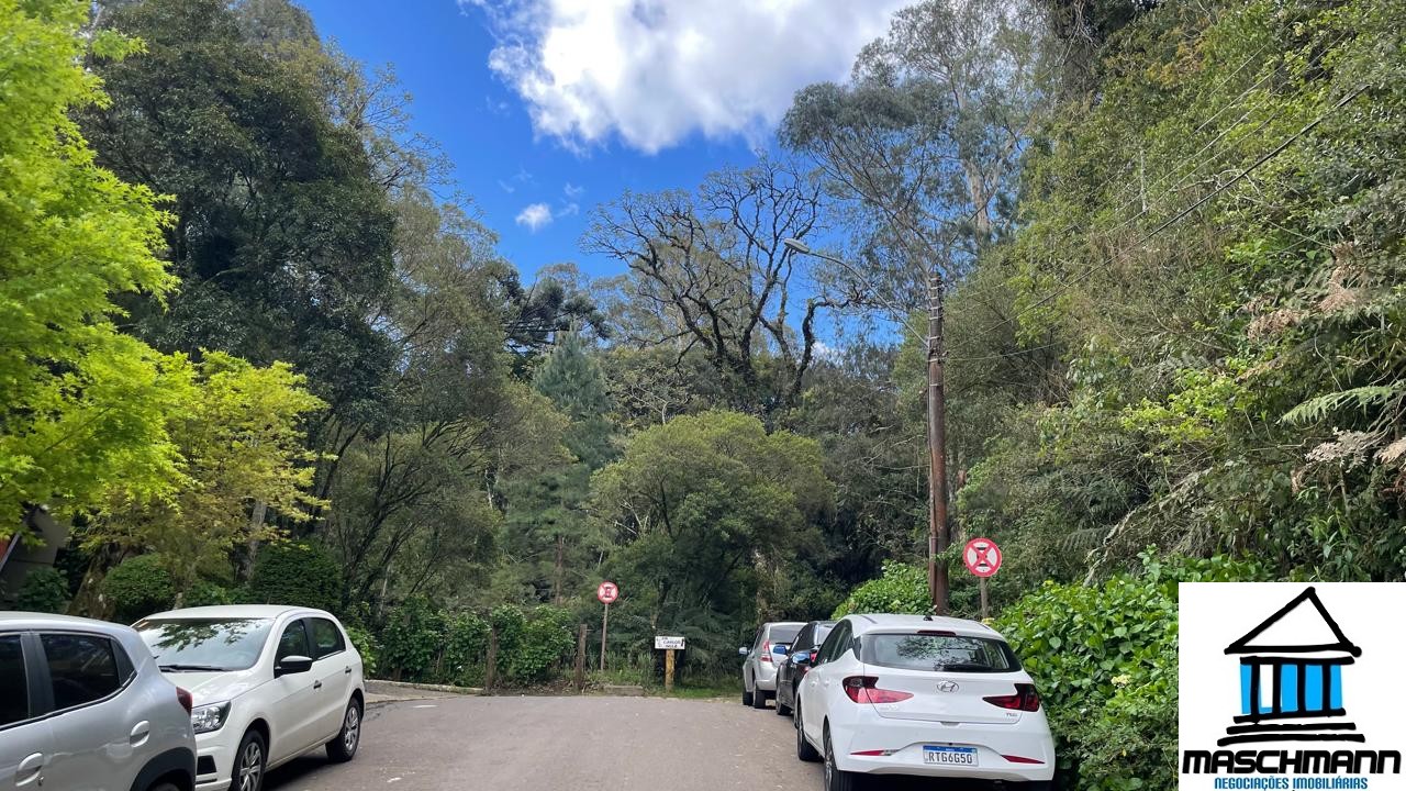 Exclusividade no Centro de Gramado! 1 Dormitório Mobiliado com Garagem ao Lado da Rua Coberta
