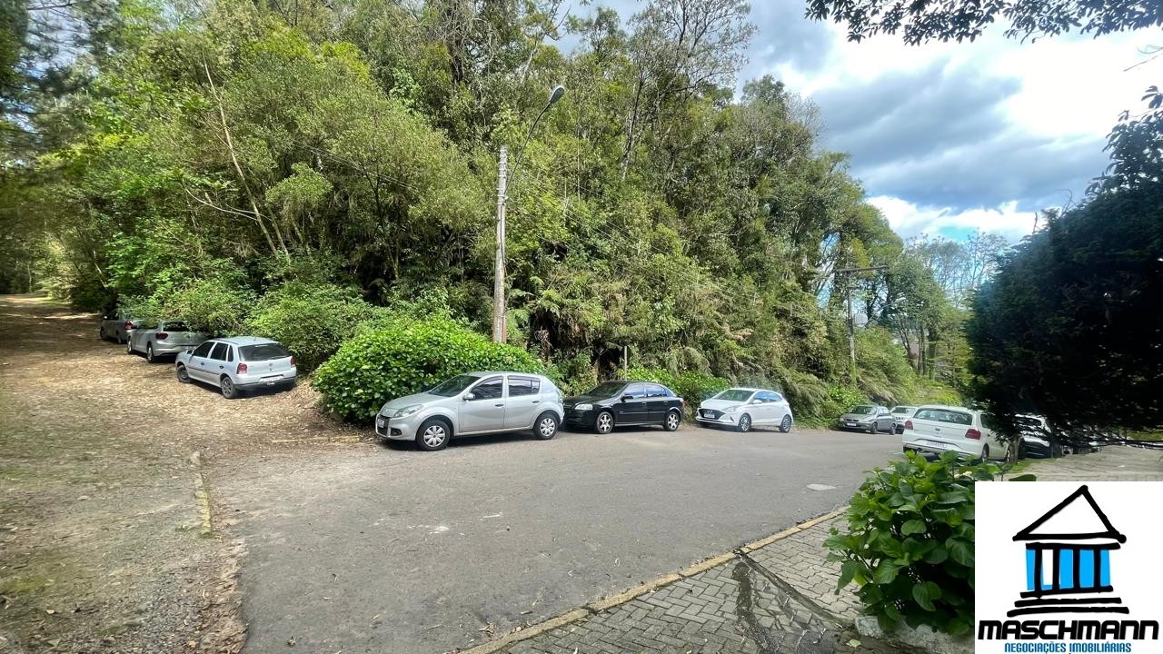 Exclusividade no Centro de Gramado! 1 Dormitório Mobiliado com Garagem ao Lado da Rua Coberta