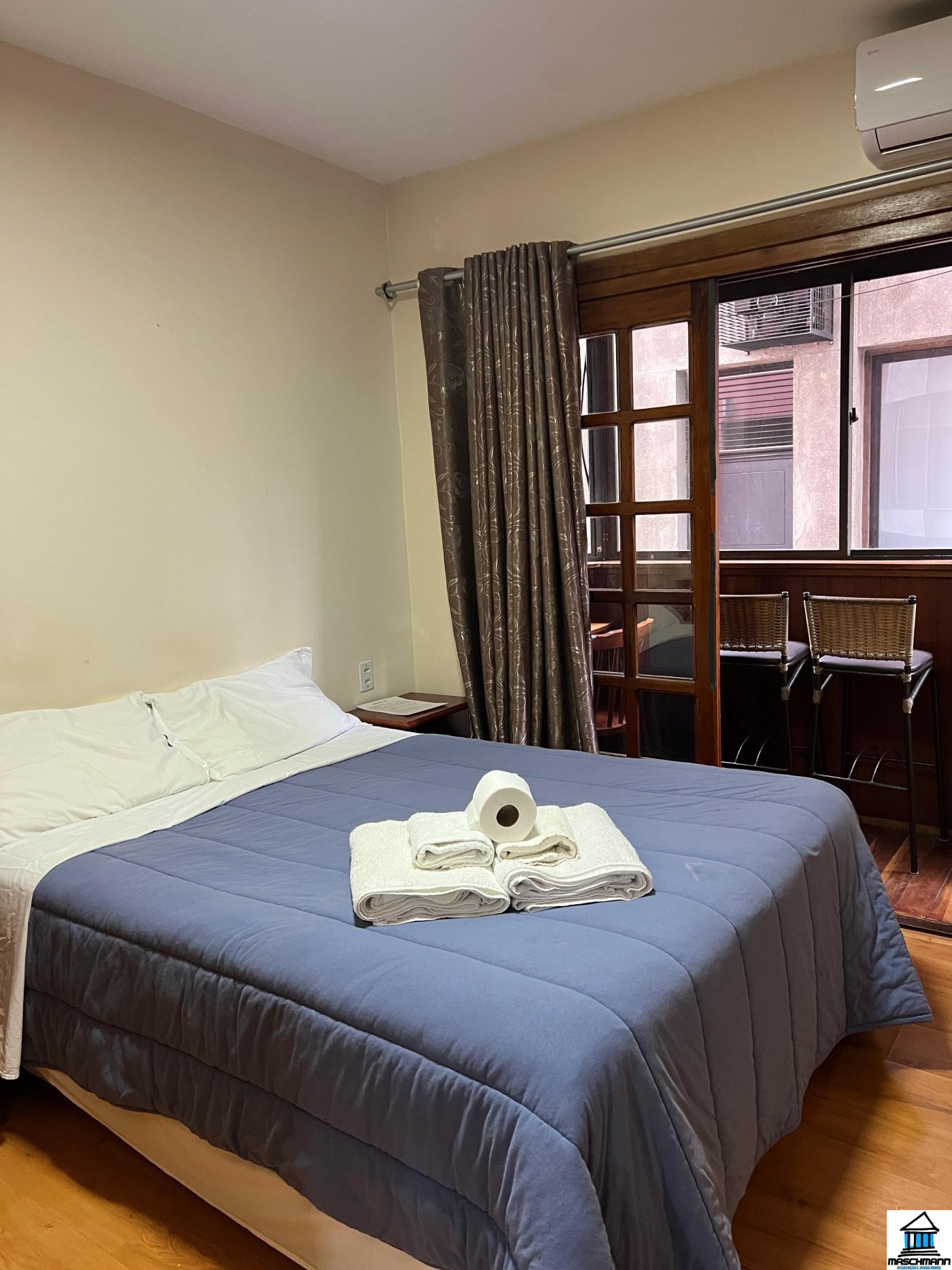 Apartamento Mobiliado com Lareira e Vista para a Catedral de Pedra no Centro de Canela 