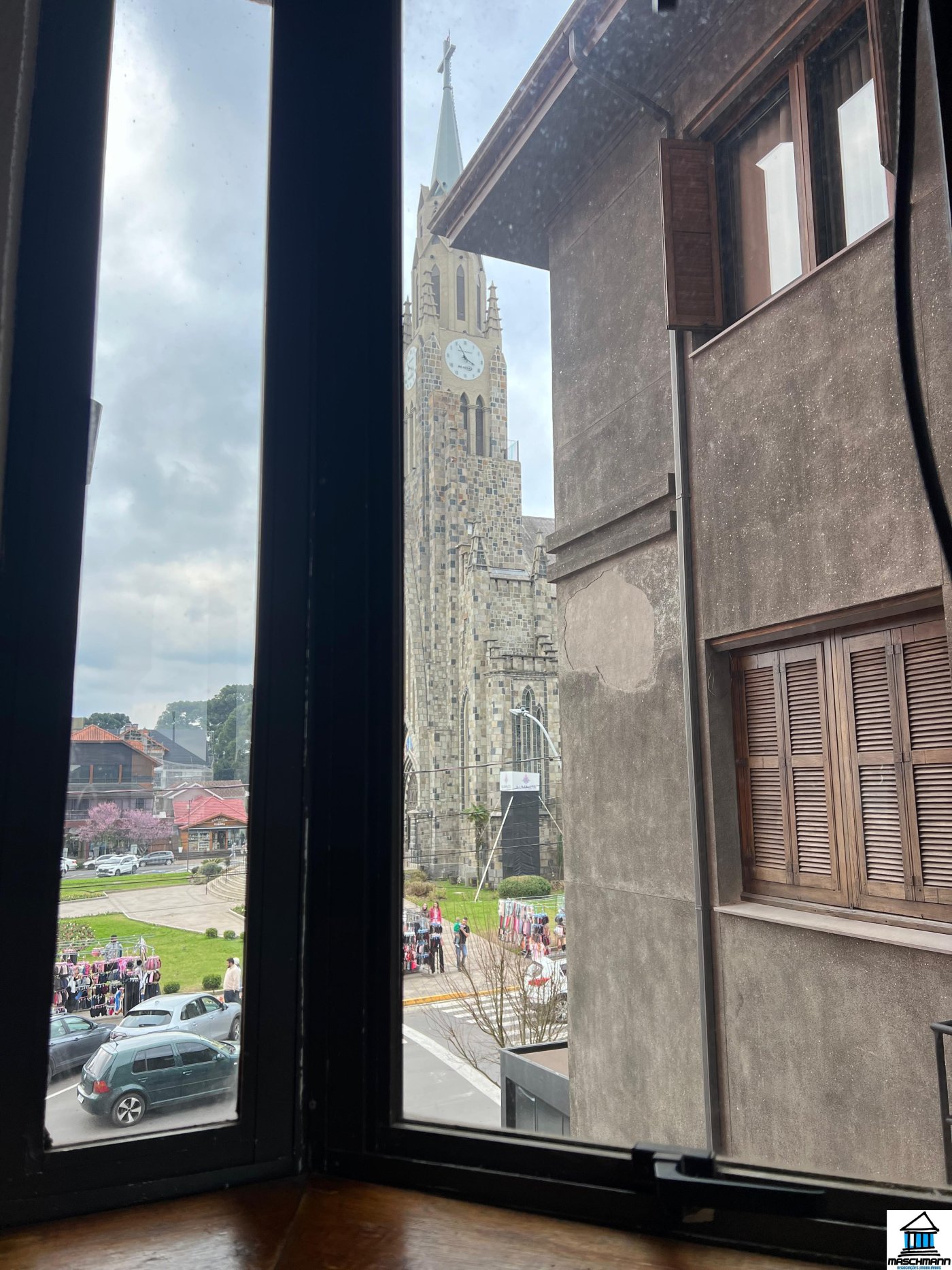 Apartamento Mobiliado com Lareira e Vista para a Catedral de Pedra no Centro de Canela 