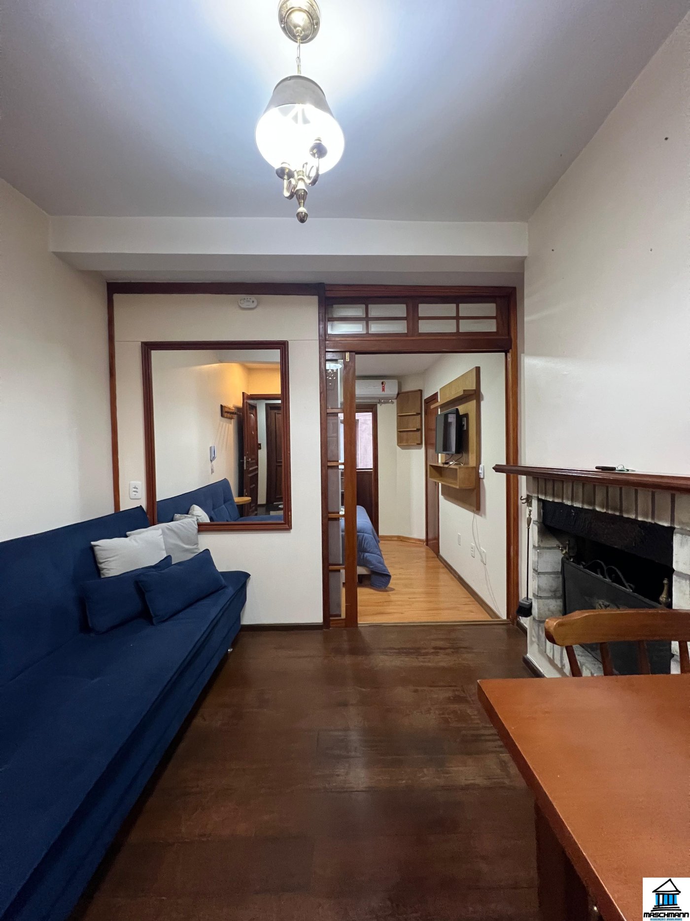 Apartamento Mobiliado com Lareira e Vista para a Catedral de Pedra no Centro de Canela 